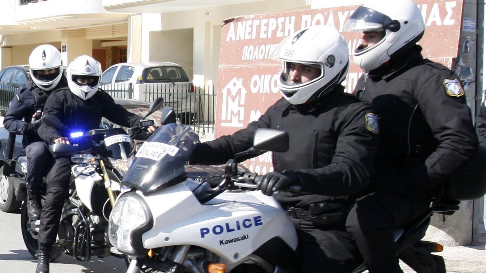 Η αυστηροποίηση του νέου Κώδικα Οδικής Κυκλοφορίας έφερε ήδη τις πρώτες εντυπωσιακές συνέπειες. Μέσα σε μόλις 45 ημέρες, περισσότεροι από 20.000 οδηγοί δίκυκλων και Ε.Π.Η.Ο. έχασαν το δίπλωμά τους για