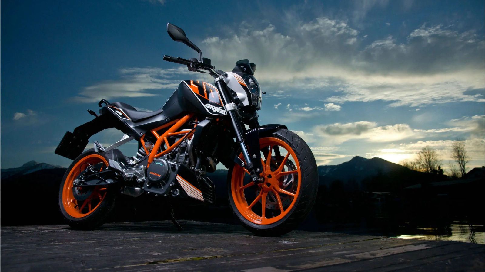 Το KTM Duke 390 μας συστήθηκε κάποια στιγμή το 2015, έδειξε τα δόντια του και γρήγορα αγαπήθηκε από τους αναβάτες όλων των ηλικιών. Από το 2017 ο μικρός Δούκας πέρασε σε μια νέα εποχή: Η δεύτερη γενιά