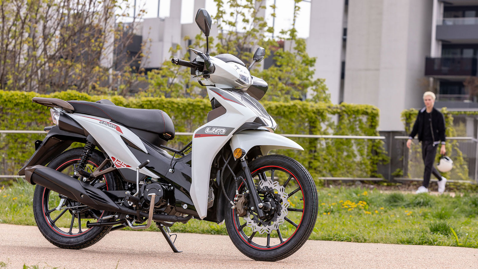 M Flash 125 LZ : Παπί ή scooter; Παίρνει τα καλύτερα στοιχεία και από τα δύο! M Flash 125 LZ : Παπί ή scooter; Παίρνει τα καλύτερα στοιχεία και από τα δύο!