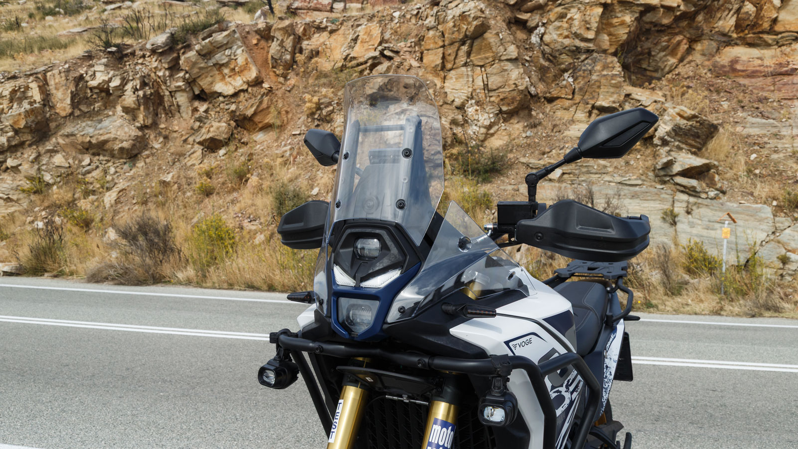 Ο εξοπλισμός του είναι πλούσιος, η ποιότητα κατασκευής υψηλή και η τιμή των 8.995 ευρώ το καθιστά μια τίμια, ολοκληρωμένη πρόταση για όσους θέλουν μια πραγματική μοτοσυκλέτα περιπέτειας χωρίς να της λ