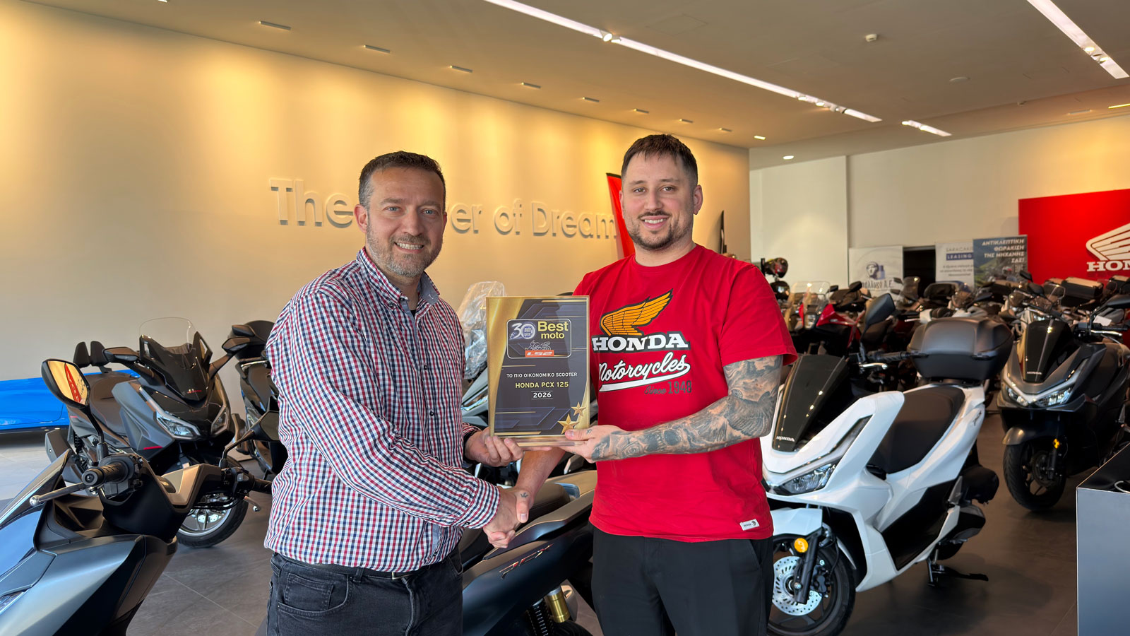 Τα βραβεία παρέλαβε ο Ιωάννης Λαχανάς, Product Manager Honda Moto, εκπροσωπώντας την εταιρεία.