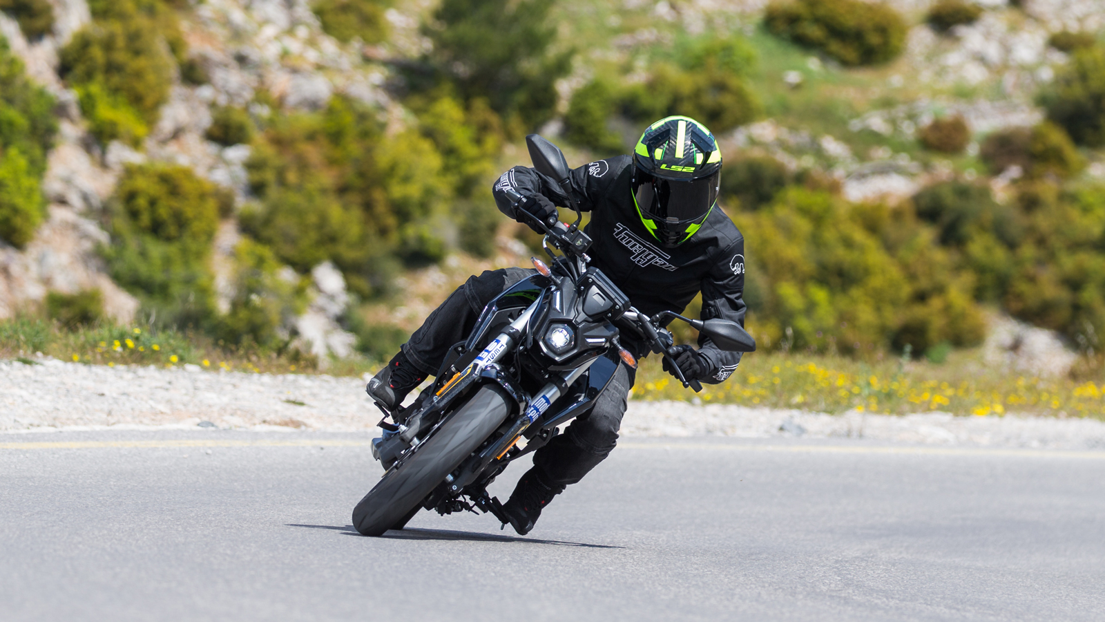 Test Voge R125: Σε τέτοια τιμή και εξοπλισμό χτυπάει στα ίσια τα παπιά ...