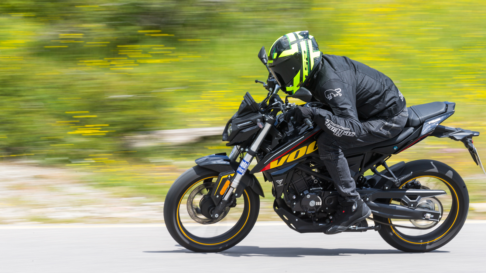 Test Voge R125: Σε τέτοια τιμή και εξοπλισμό χτυπάει στα ίσια τα παπιά ...