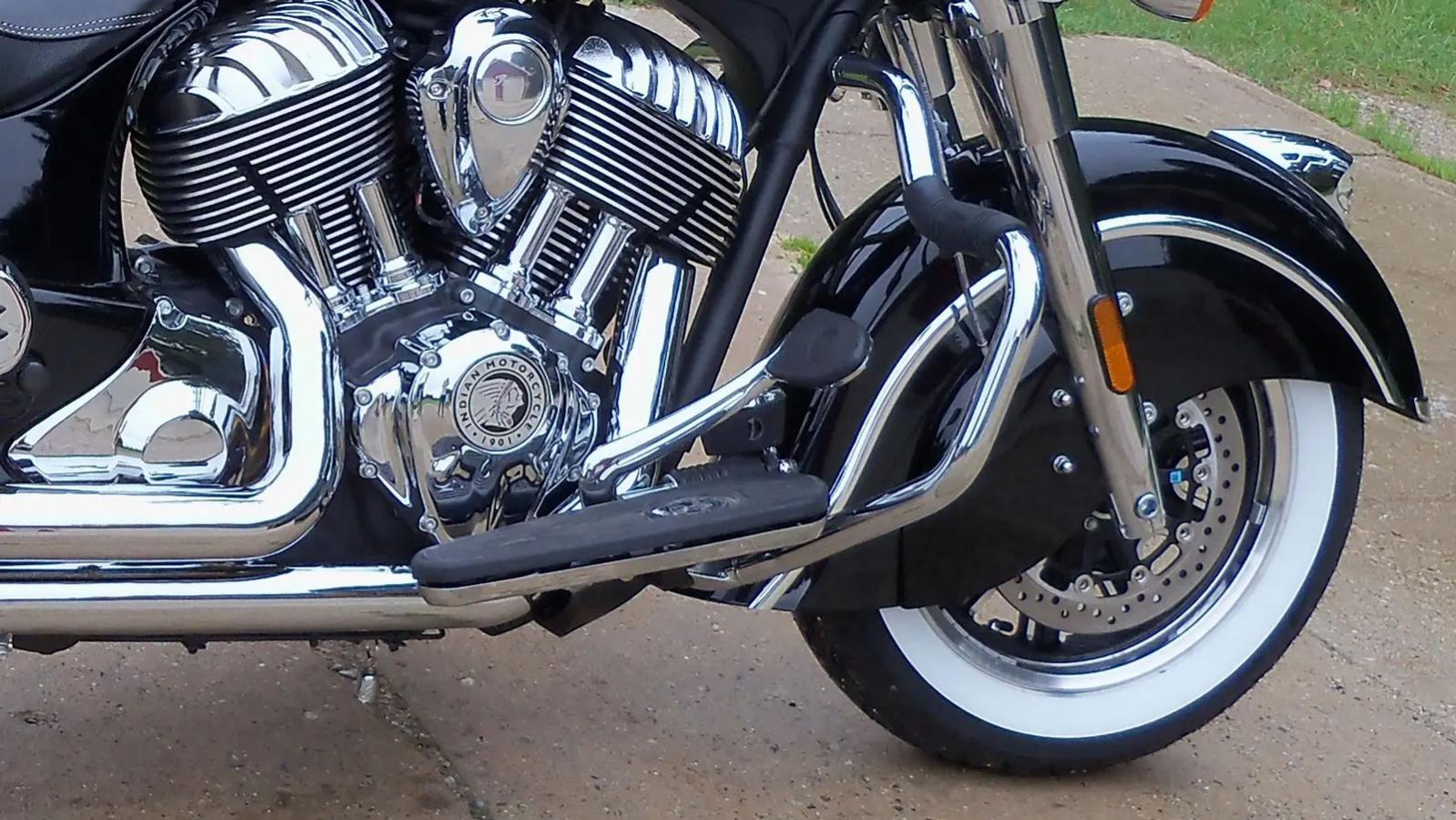 Γιατί τα ελαστικά είχαν λευκά πλαϊνά; Η απάντηση δεν είναι αυτό που νομίζεις