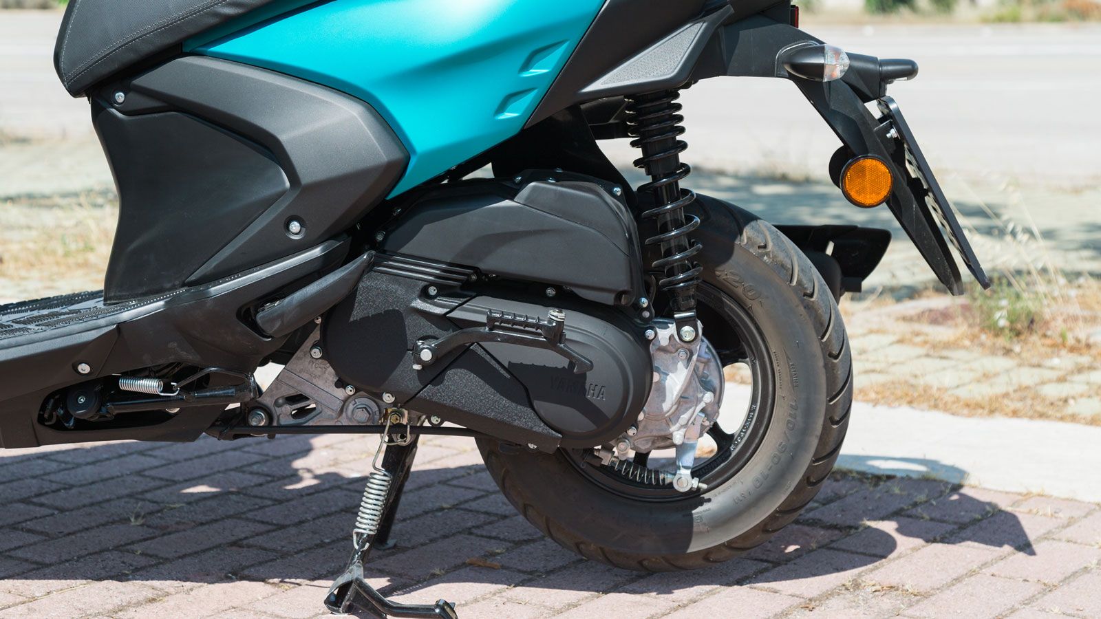 ο Yamaha RayZR 125 εφοδιάζεται με τον αερόψυκτο Blue Core κινητήρα των 125 κ.εκ. Πρόκειται για έναν σύγχρονο, τεχνολογικά εξελιγμένο μονοκύλινδρο κινητήρα, σχεδιασμένο με γνώμονα την αποδοτικότητα, τη