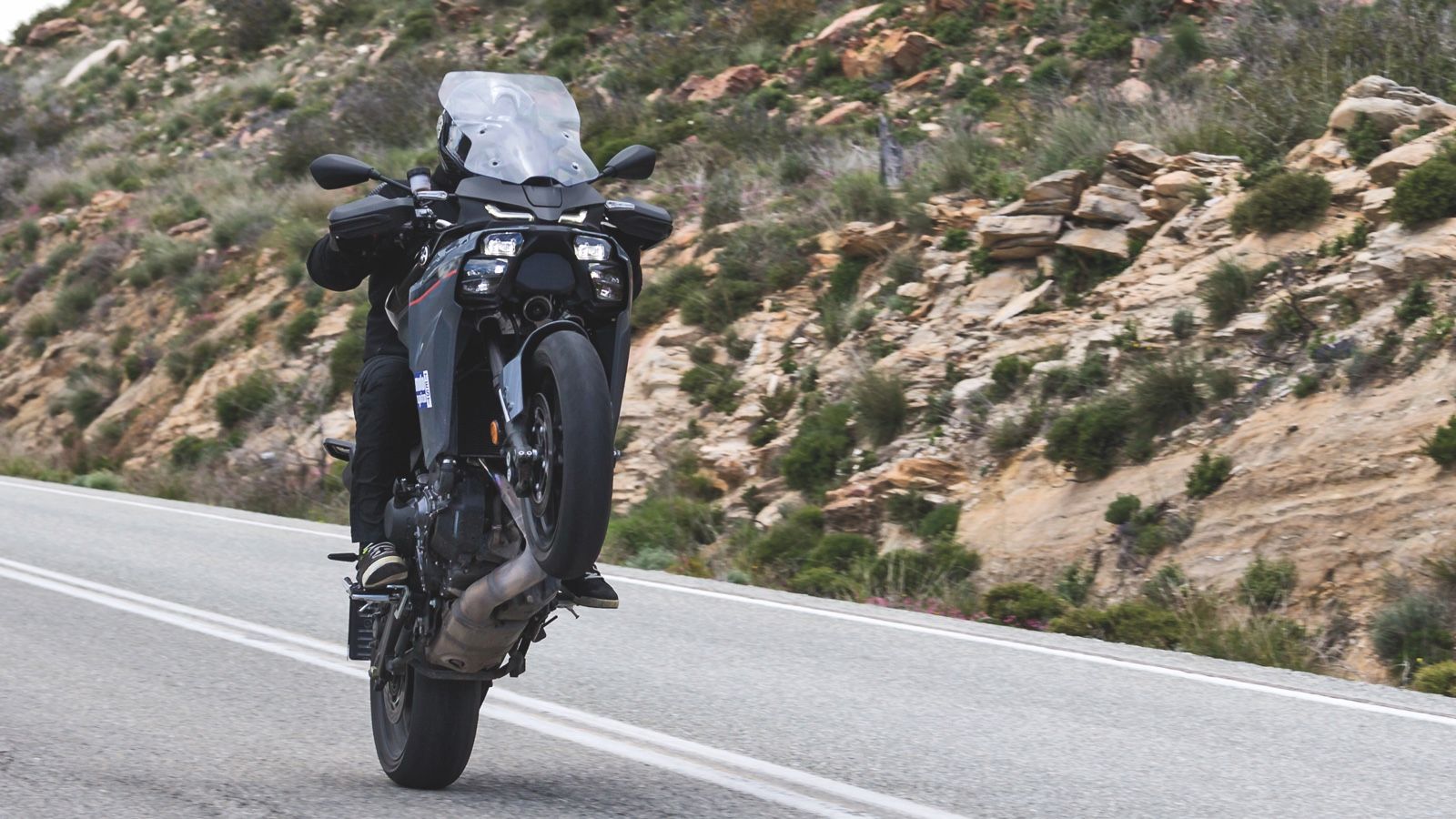 Η Yamaha παρουσιάζει το νέο Tracer 9 2025, συνεχίζοντας την επιτυχημένη πορεία του μοντέλου στην κατηγορία των sport-touring. 