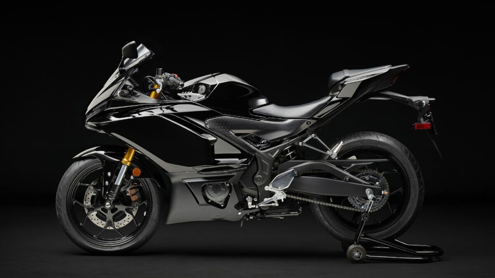 Η Yamaha παρουσίασε τη νέα έκδοση του YZF-R25, το οποίο απευθύνεται αποκλειστικά στις ασιατικές αγορές και αποτελεί μια πιο προσιτή και «σφιχτή» εναλλακτική του R3. Η Yamaha παρουσίασε τη νέα έκδοση του YZF-R25, το οποίο απευθύνεται αποκλειστικά στις ασιατικές αγορές και αποτελεί μια πιο προσιτή και «σφιχτή» εναλλακτική του R3.