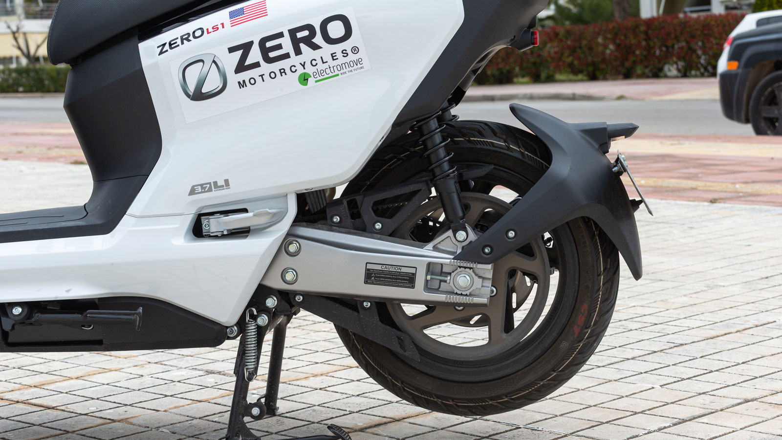 Τα νούμερα των μετρήσεων δεν αφήνουν κάποιο περιθώριο αμφισβήτησης, με το 0-50 να πραγματοποιείται σε μόλις 4,1 δευτερόλεπτα και το 0-80 σε 10,1δ. Η μετάδοση πραγματοποιείται με ιμάντα ενισχυμένο με α