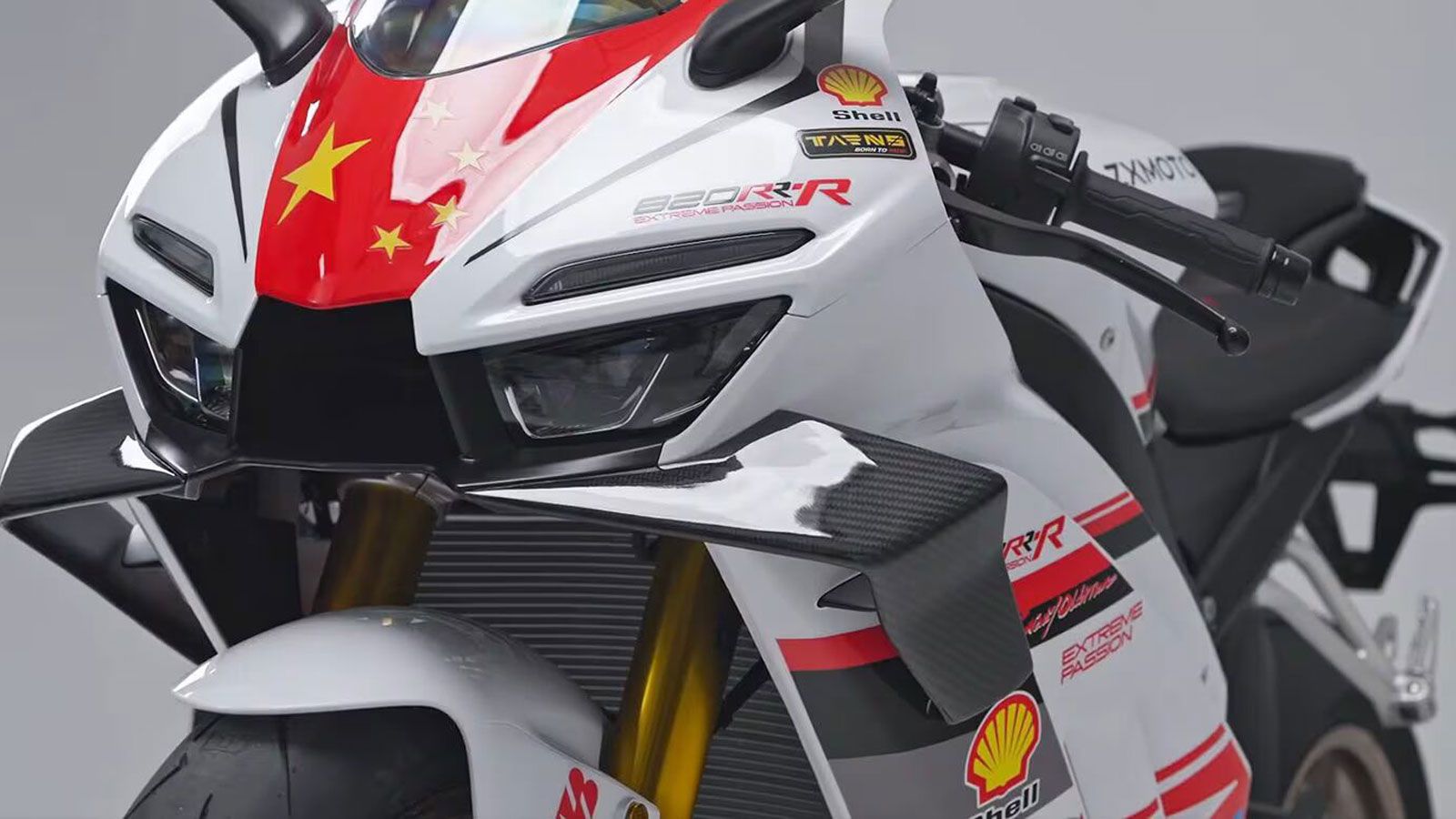 Η ZXMOTO είναι το νέο όνομα που ετοιμάζεται να ταράξει τα νερά της παγκόσμιας αγοράς μοτοσυκλέτας. Ιδρυτής της είναι ο Zhang Xue, πρώην αναβάτης, μηχανικός και σχεδιαστής της Kove, ο οποίος αποφάσισε  Η ZXMOTO είναι το νέο όνομα που ετοιμάζεται να ταράξει τα νερά της παγκόσμιας αγοράς μοτοσυκλέτας. Ιδρυτής της είναι ο Zhang Xue, πρώην αναβάτης, μηχανικός και σχεδιαστής της Kove, ο οποίος αποφάσισε