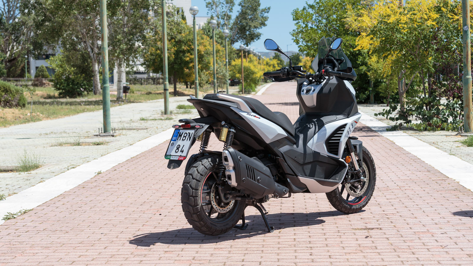 Aprilia SR GT 400 