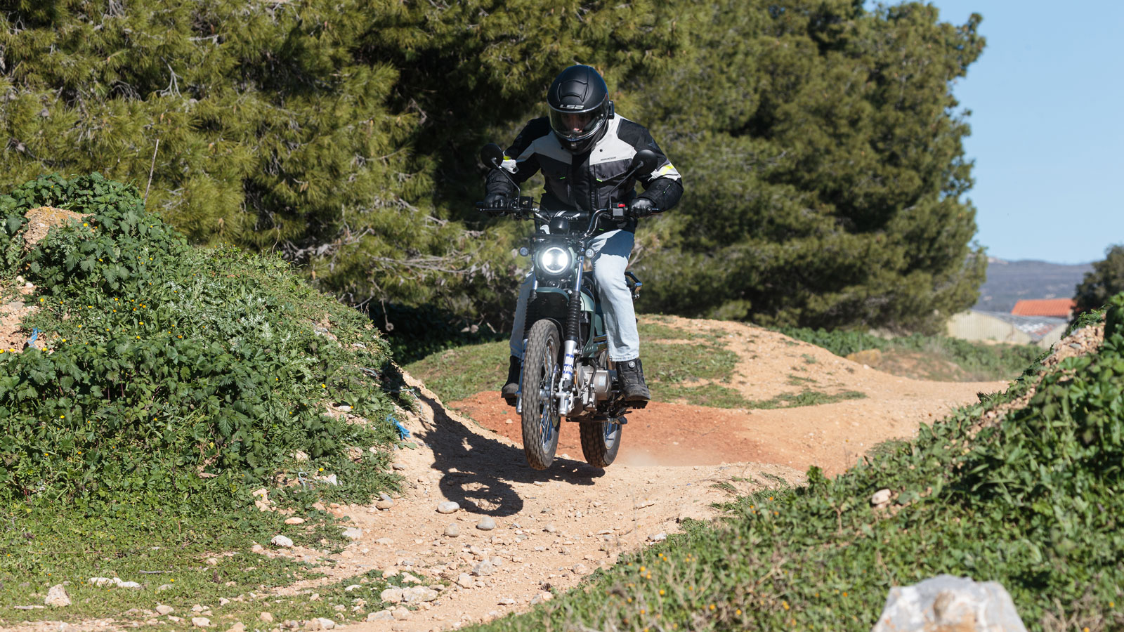 Το concept της διοργάνωσης «6 Ημέρες, 3 Brands, 1 Εμπειρία» αποτυπώνει τη φιλοσοφία της εκδήλωσης, που δίνει έμφαση στην άμεση εμπειρία οδήγησης και όχι απλώς σε μια στατική παρουσίαση μοντέλων.
