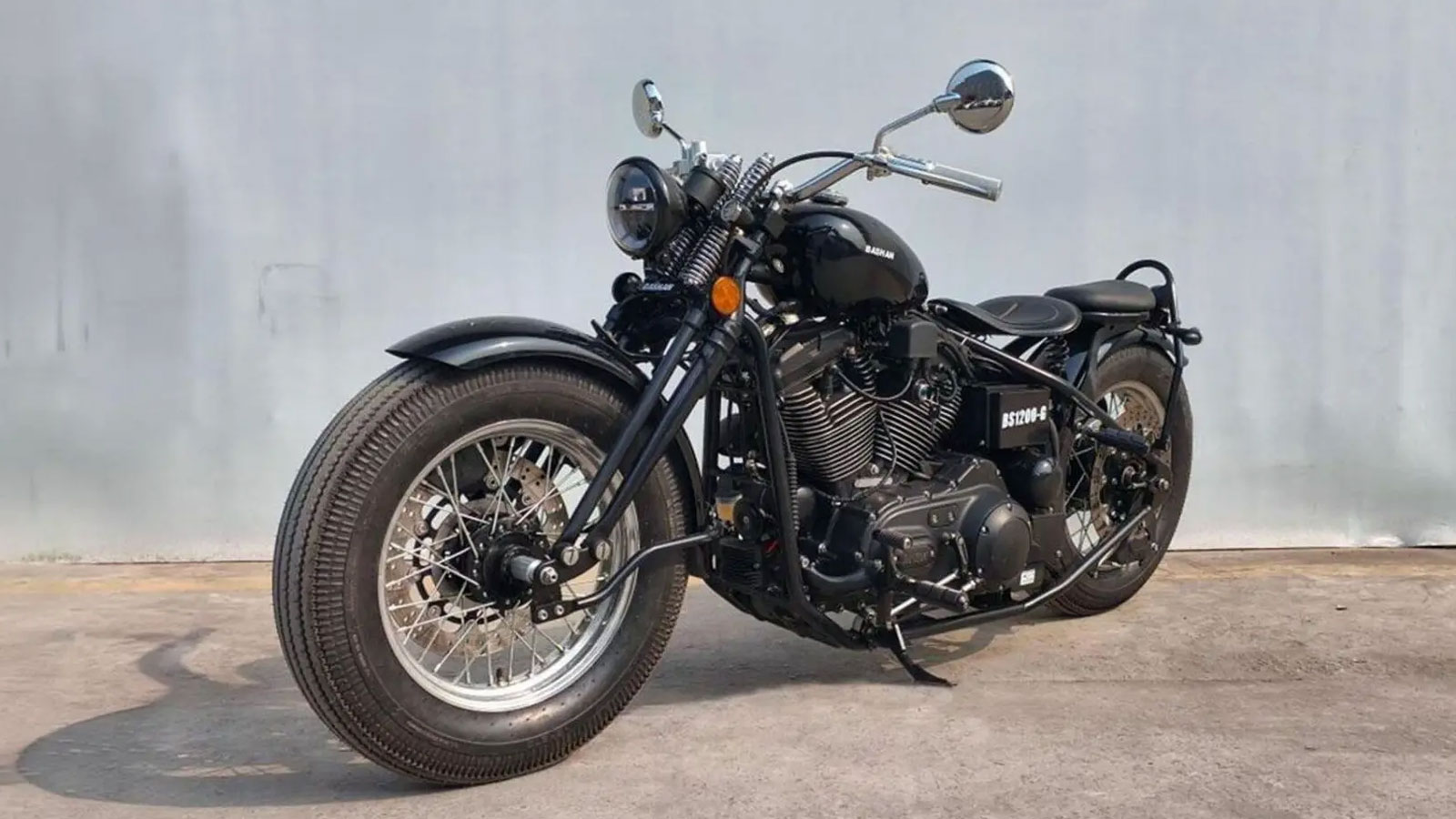 Η νέα μοτοσυκλέτα, με κωδική ονομασία BS1200-G, βασίζεται σε hardtail φιλοσοφία και χρησιμοποιεί V-Twin κινητήρα 1.200 κ.εκ., ο οποίος έχει άμεση σχέση με τον ιστορικό Evolution κινητήρα που γνωρίσαμε