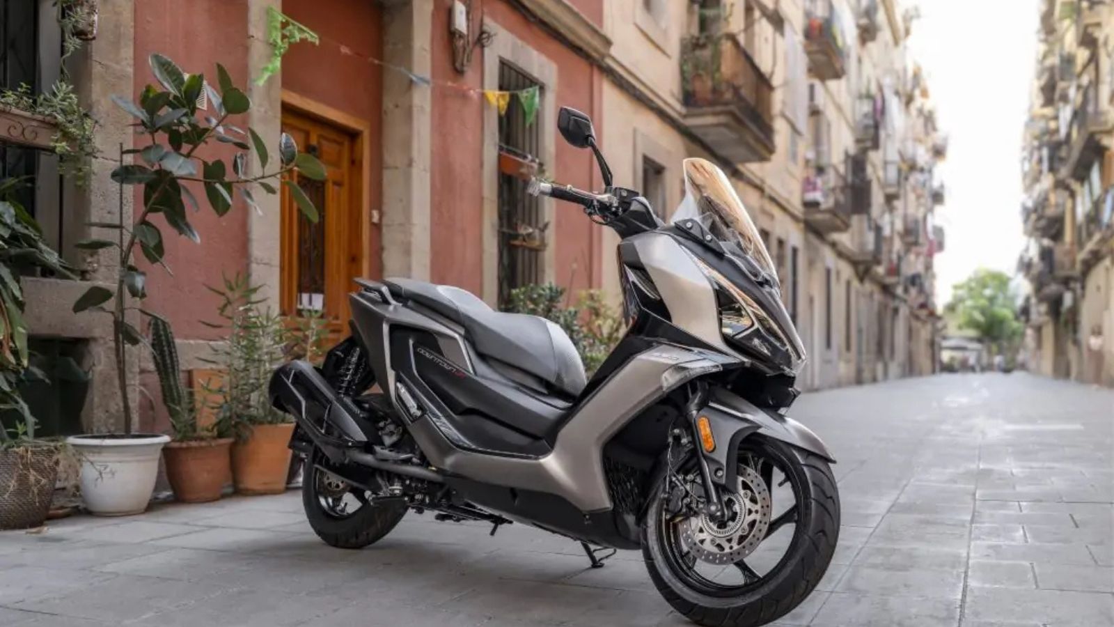Kymco Downtown GT 350: Με απόδοση 28,6 ίππων και τιμή στις 4.995 ευρώ Kymco Downtown GT 350: Με απόδοση 28,6 ίππων και τιμή στις 4.995 ευρώ