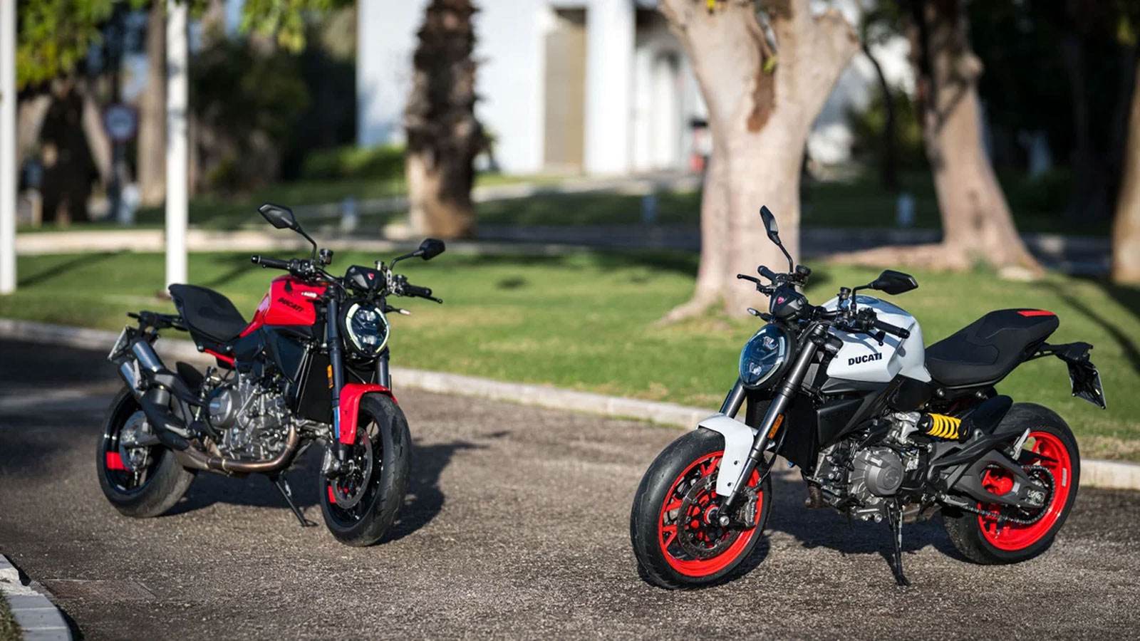 Η νέα Ducati Monster V2 απέσπασε το σημαντικό Red Dot Design Award 2026, μπαίνοντας στη λίστα των μοτοσυκλετών που ξεχώρισαν φέτος όχι μόνο για τις επιδόσεις τους αλλά και για τον σχεδιασμό τους.