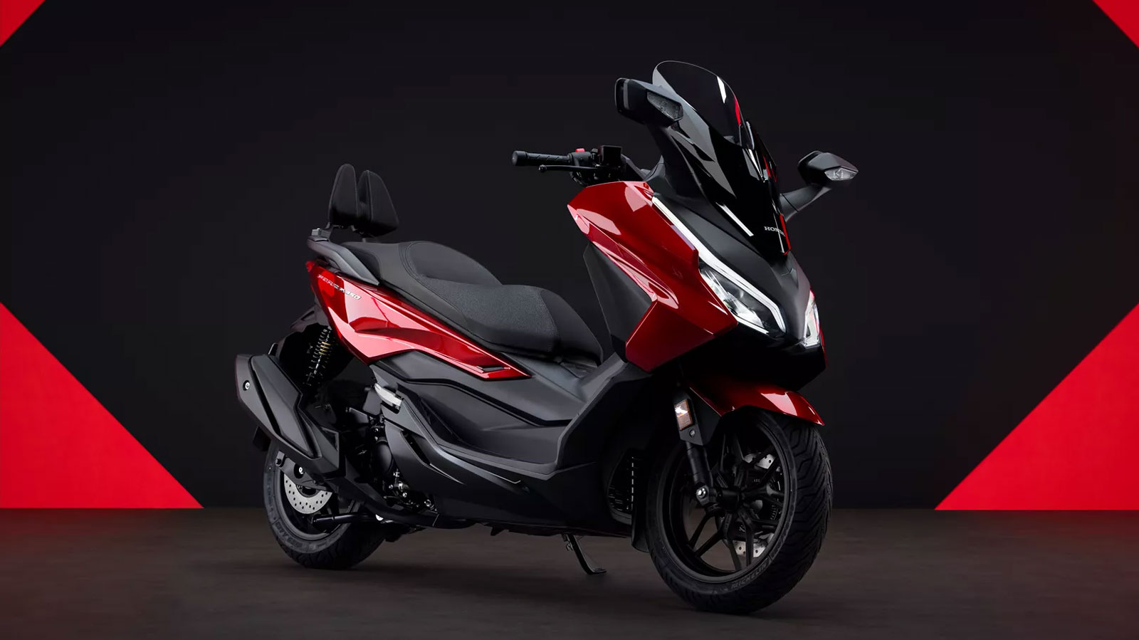 Honda Forza 350: Κινητήρας Euro5+ , TFT οθόνη και χώρο για 2 κράνη στα 6.890 ευρώ