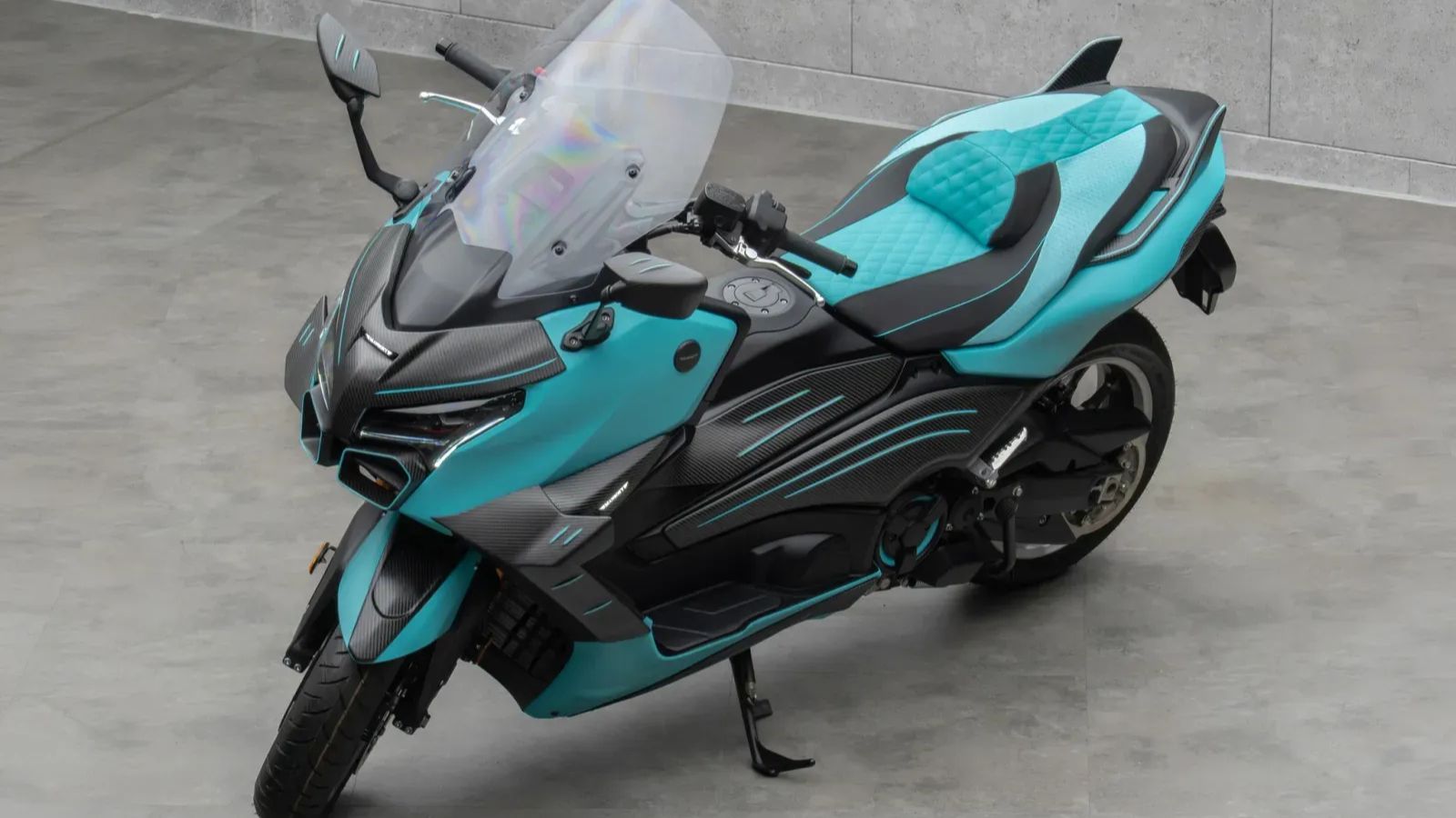 Yamaha TMAX 560: Η Mansory το μετατρέπει σε luxury scooter 