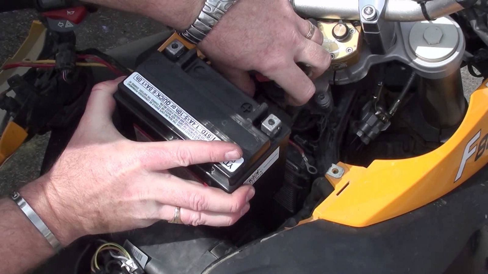 8 βήματα για αλλαγή μπαταρίας yamaha neos fuse box 