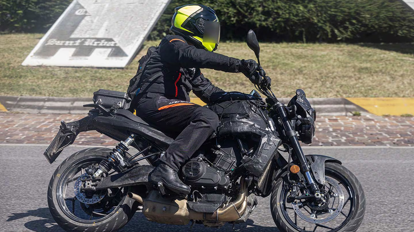 Η Moto Guzzi μπαίνει δυναμικά στην κατηγορία των 500 κυβικών με κινητήρα RS