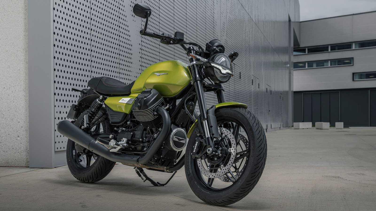 Τη χρονιά 2021 η Moto Guzzi παρουσίασε μια νέα εκδοχή της V7, μιας μοτοσυκλέτας ορόσημο για την εταιρία και τη διαχρονική της εικόνα, που πρωτοσυστήθηκε το 1972 και έκτοτε ανανεώνεται συνεχώς. Τη χρονιά 2021 η Moto Guzzi παρουσίασε μια νέα εκδοχή της V7, μιας μοτοσυκλέτας ορόσημο για την εταιρία και τη διαχρονική της εικόνα, που πρωτοσυστήθηκε το 1972 και έκτοτε ανανεώνεται συνεχώς.