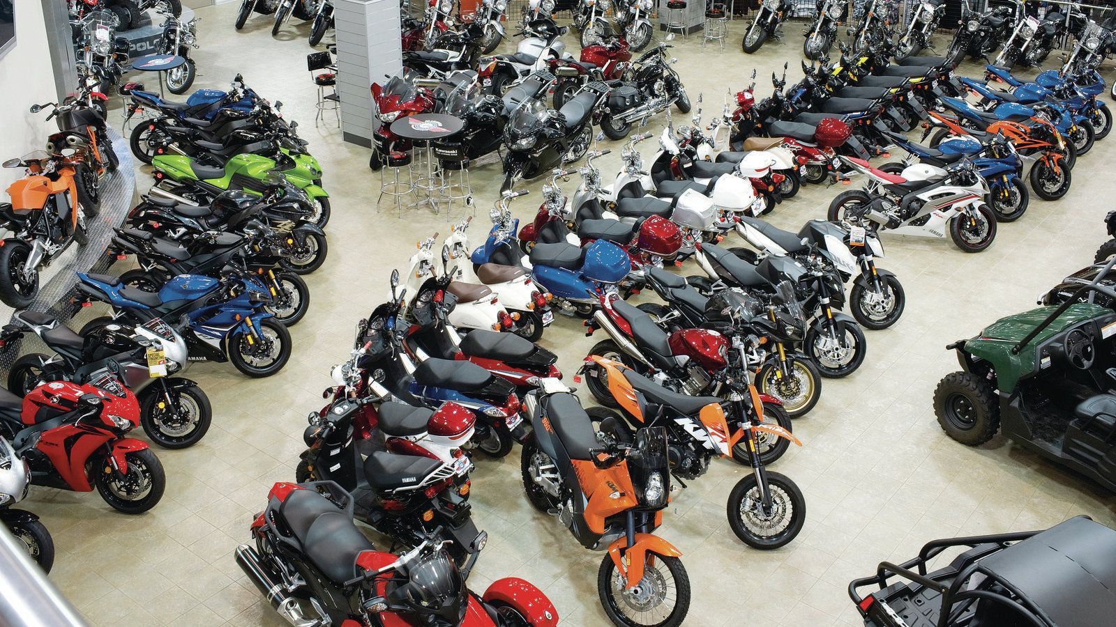 Найти магазин мотоциклы. Магазин мотоциклов. Мотоциклы ассортимент. Магазин мототехника. Магазин мопедов и мотоциклов.