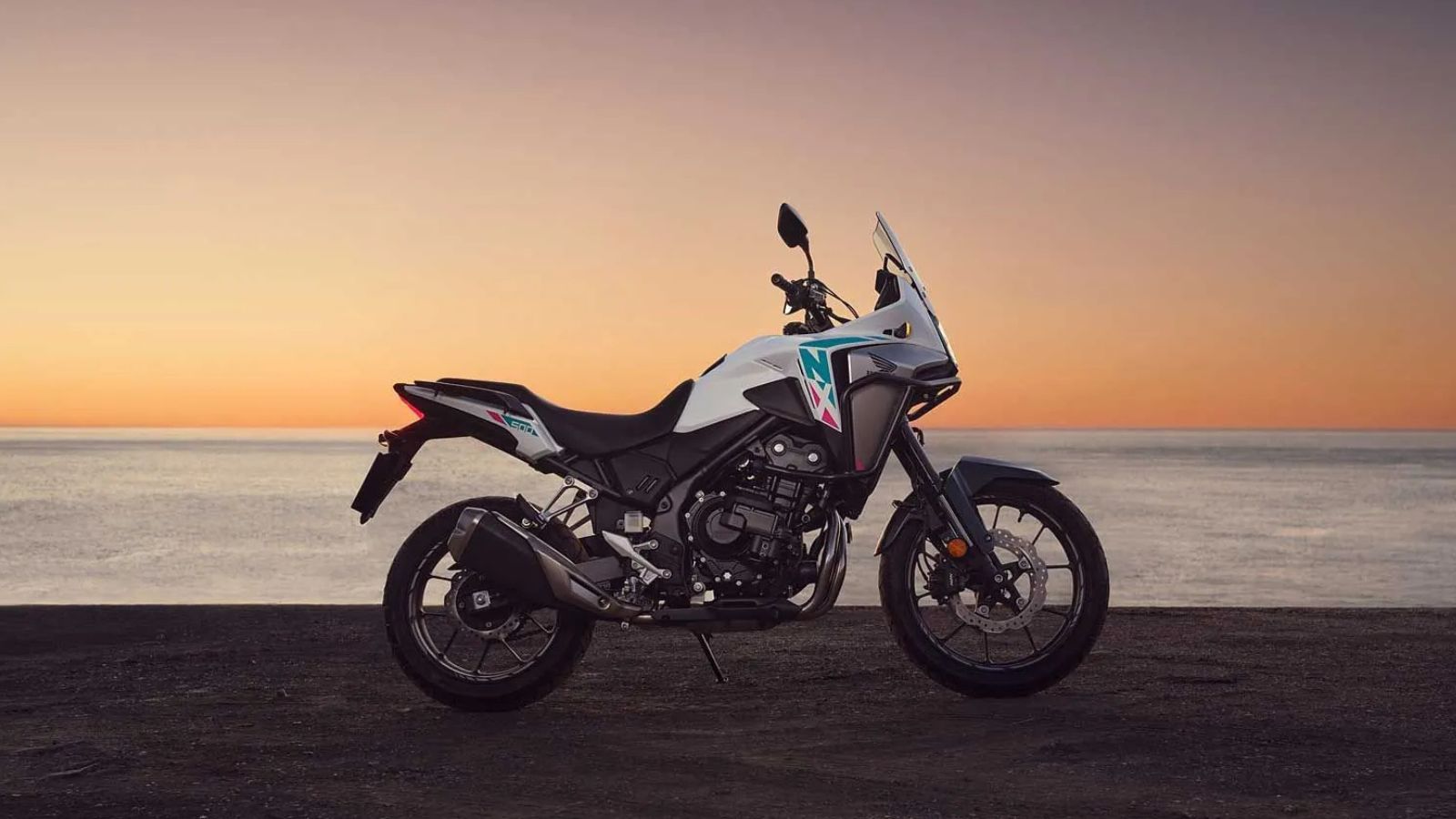 Honda NX500 E-Clutch: Πώς κάνει τη μοτοσυκλέτα να λειτουργεί σαν scooter Honda NX500 E-Clutch: Πώς κάνει τη μοτοσυκλέτα να λειτουργεί σαν scooter