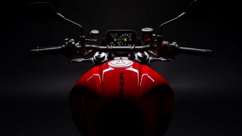   Ducati Monster 2026             .        ,  Monster   