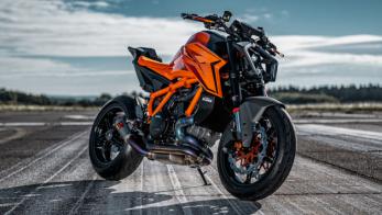   KTM 1390 Super Duke RR:      ;