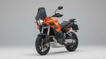  KTM             crossover  .   KTM 990 SMT              