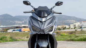 � SYM ��������� ��� ��� �� ��� ����������� scooter ��� ����������, �� JET14, �������������� �� ��� ������ EVO 125, � ����� ������� �� ��������� �������� ��� ������� ������������� ��������������. 