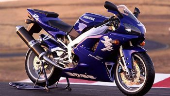        ,  ,              Ducati   .   : Yamaha YZF-R1.  