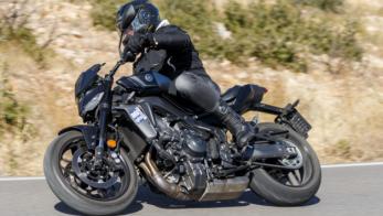 Yamaha MT-09 Y-AMT -         Yamaha        .