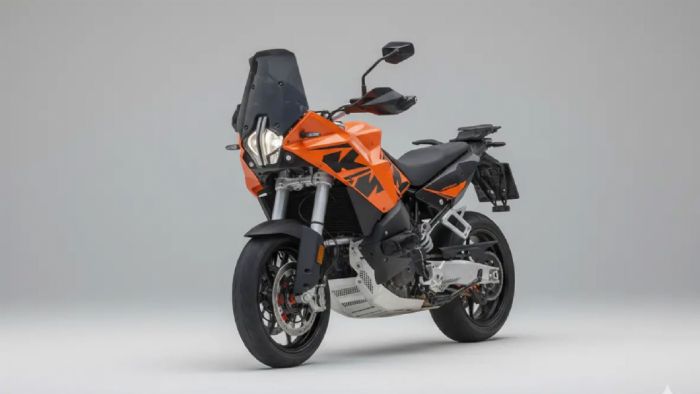  KTM             crossover  .   KTM 990 SMT                   EICMA 2025. 
