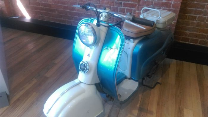   ´  ,         Mitsubishi,      ,      .  1946,    Nagoya,     scooter,     Salisbury Motor Glide     Cushman Husky. 