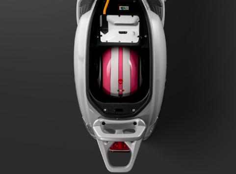 Daytona Diva 125e (LX): Κομψή γοητεία Daytona Diva 125e (LX): Κομψή γοητεία