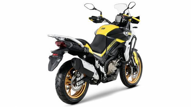 QJMOTOR SVT 650: Με V2 κινητήρα και πλούσιο εξοπλισμό.  