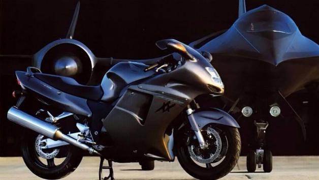 Honda CBR 1100XX: Ο θρυλικός πύραυλος της δεκαετίας του 1990 