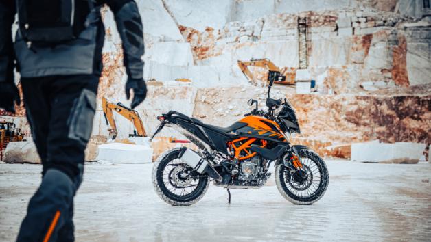 Νέο KTM 390 Αdventure: Έρχεται με ακτινωτούς τροχούς 