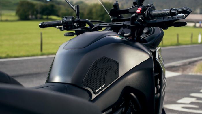 Τα πλαϊνά προστατευτικά ρεζερβουάρ του Tracer 7 GT 2023.
