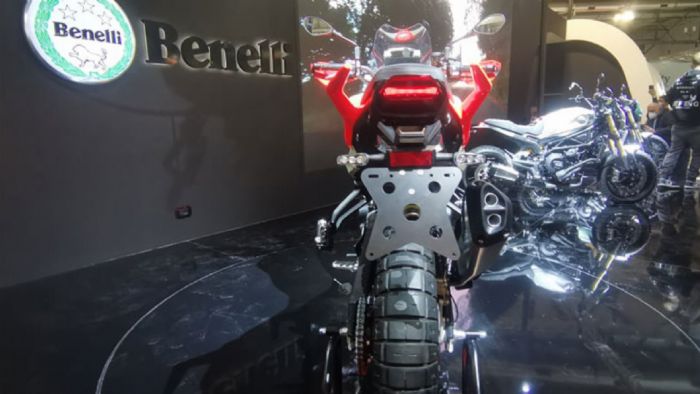 Benelli TRK 800: Με 19άρη τροχό και πλήρως ρυθμιζόμενο αμορτισέρ 