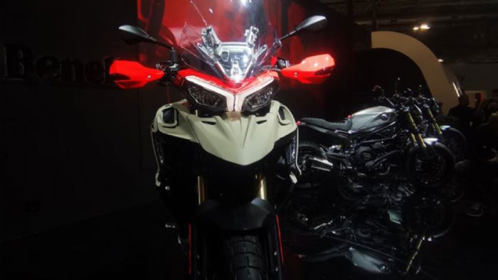 Benelli TRK 800: Με 19άρη τροχό και πλήρως ρυθμιζόμενο αμορτισέρ 