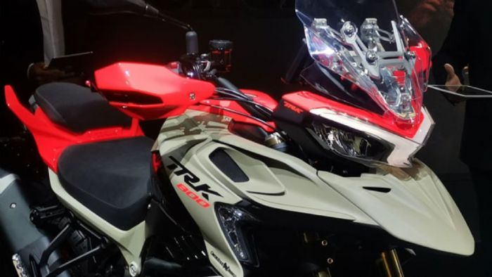 Benelli TRK 800: Με 19άρη τροχό και πλήρως ρυθμιζόμενο αμορτισέρ 