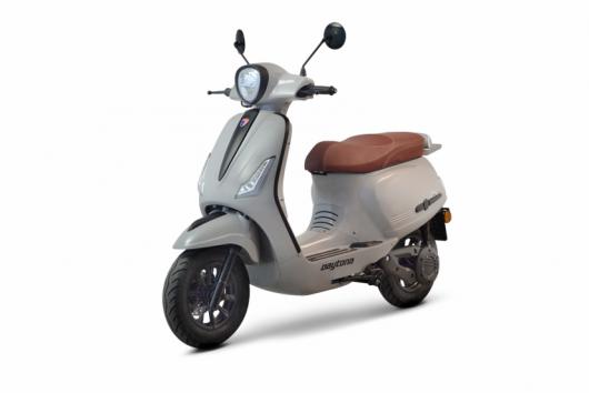 Daytona Diva 125e (LX): Κομψή γοητεία Daytona Diva 125e (LX): Κομψή γοητεία