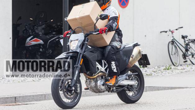 Νέα 690 SMC R και 690 Enduro R σε κατασκοπικές φωτογραφίες - Αλλάζει ο κινητήρας για το Euro5+; 