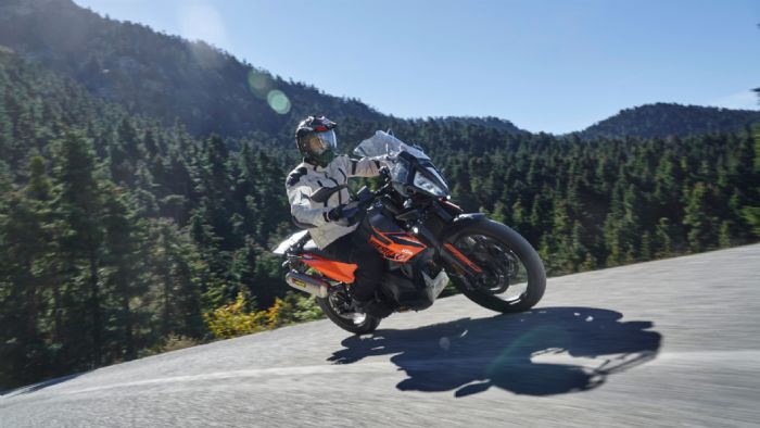 KTM 890 Adventure 2021: Υποψήφιο για Best Moto 2021 