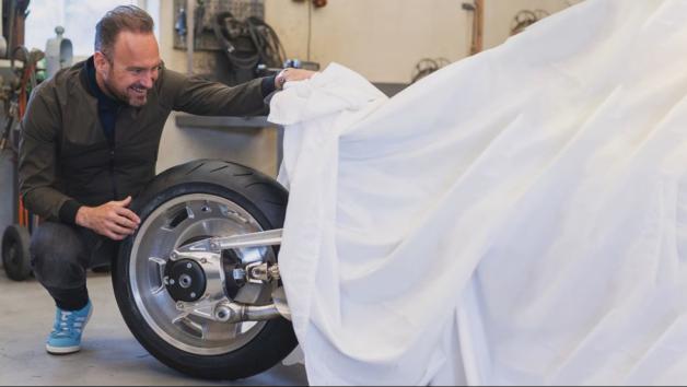 Ετοιμάζεται το θηριώδες γυμνό της BMW 