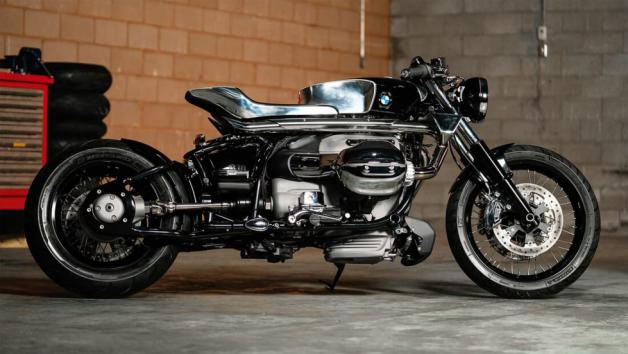 Μία από τις custom μοτοσυκλέτες που έχουν δημιουργήσει μηχανικοί ανά τον κόσμο πάνω στην πλατφόρμα της R18