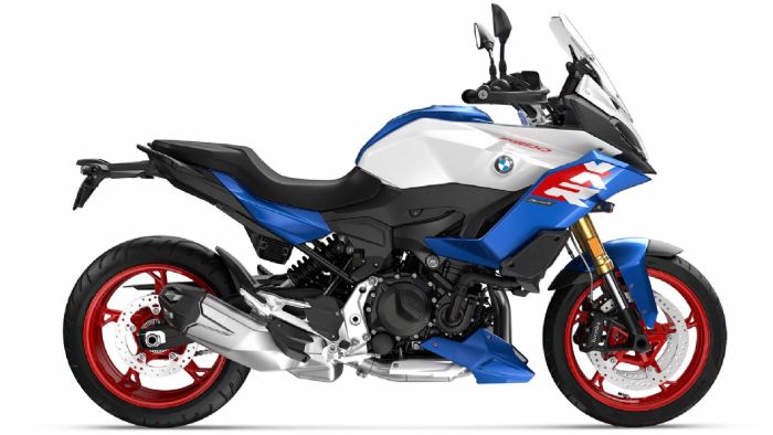 BMW F900XR:  Με ρυθμιζόμενο ανεστραμμένο πιρούνι και 3 κιλά λιγότερα 