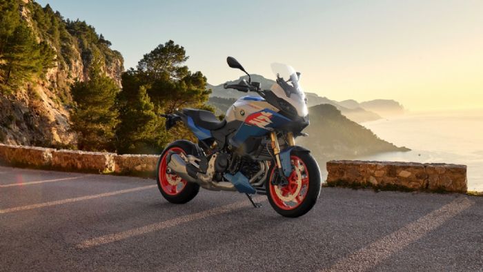 BMW: Πτώση τιμών στις νέες F900R και F900XR και στα C400X και C400GT 