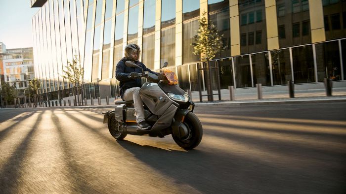 BMW CE 04: Αυτονομία 130 χιλιόμετρα και οθόνη 10 ιντσών! 