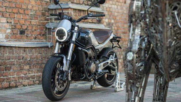 QJMOTOR: Δικύλινδρο ρετρό σπορ.. Να το περιμένουμε στην Ελλάδα; 